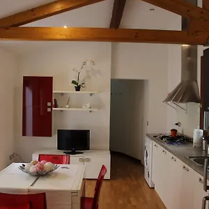 https://ruga-giuffa-house.hotelinveneto.com